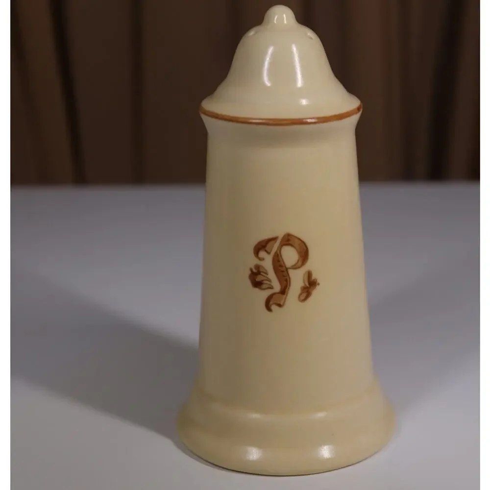 Pfaltzgraff Village Salt Pepper Shakers Vintage USA Cream Stoneware 6-25